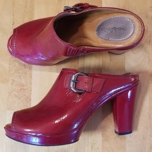 NURTURE Mules Slides Heels Red Patent size 10